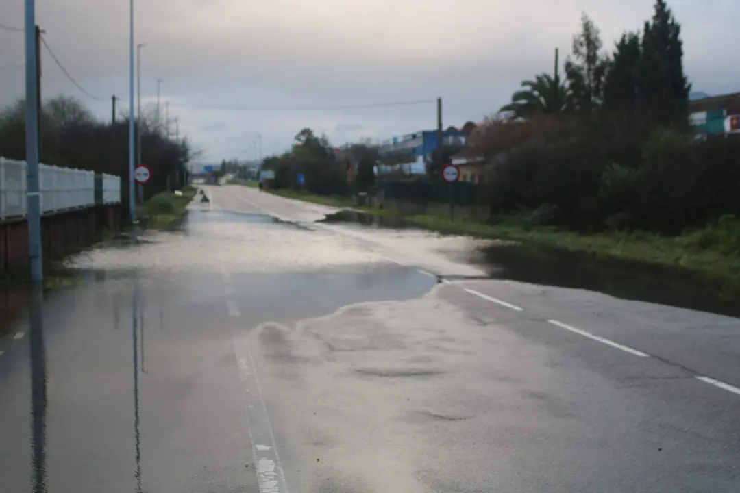 Estado de la AS-17 a su paso por Coru&ntilde;o, en Llanera