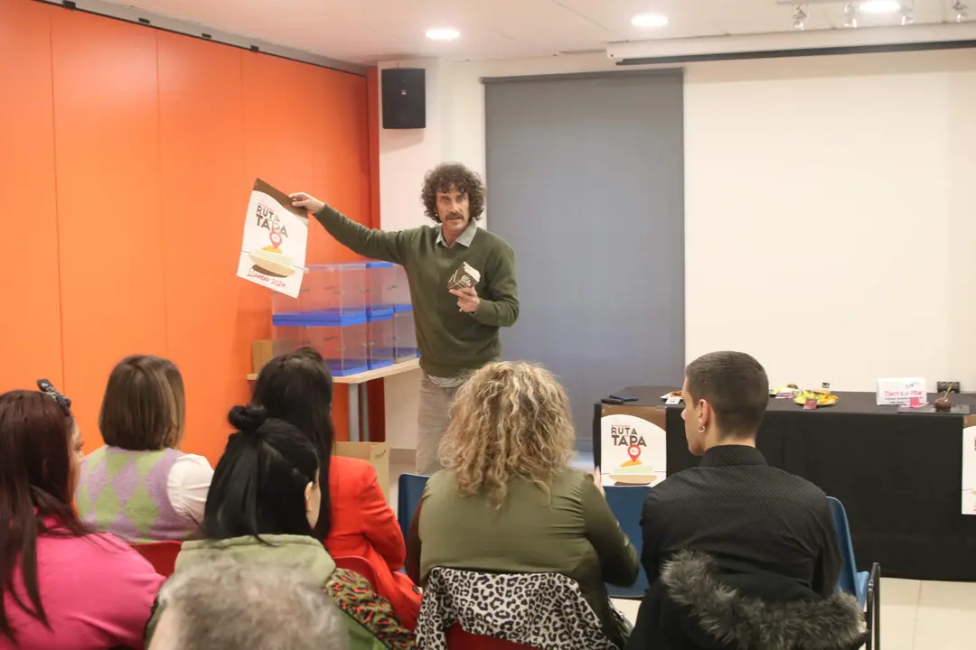 Iv&aacute;n P&eacute;rez en un momento de la presentaci&oacute;n