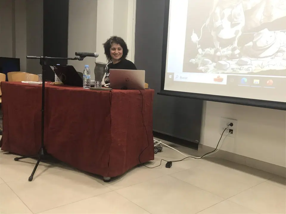 La arque&oacute;loga Esperanza Mart&iacute;n encargada de las excavaciones de Lugo de Llanera