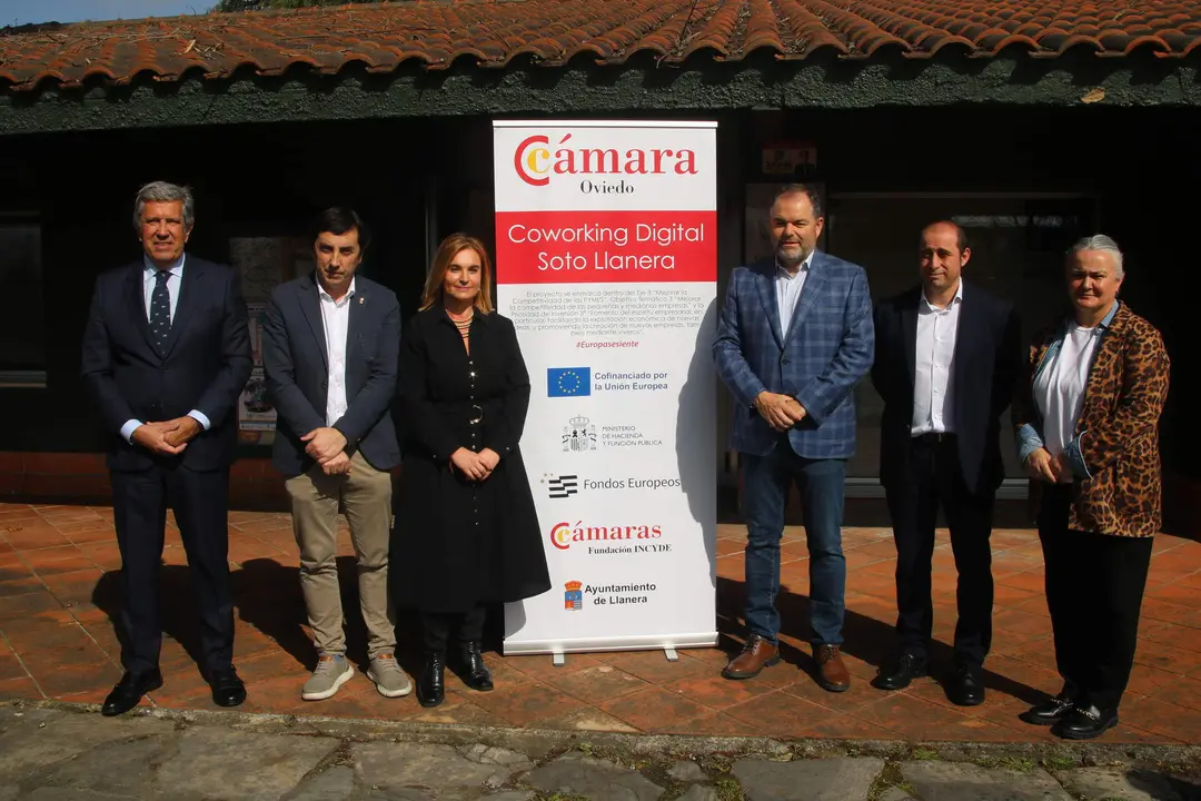 De Izda a dcha, Javier Collado, Gerardo Sanz, Sonia Fern&aacute;ndez, de la Camara de comercio, Carlos Paniceres y los concejales Marcos Oscar Mart&iacute;nez y Eva Mar&iacute;a P&eacute;rez