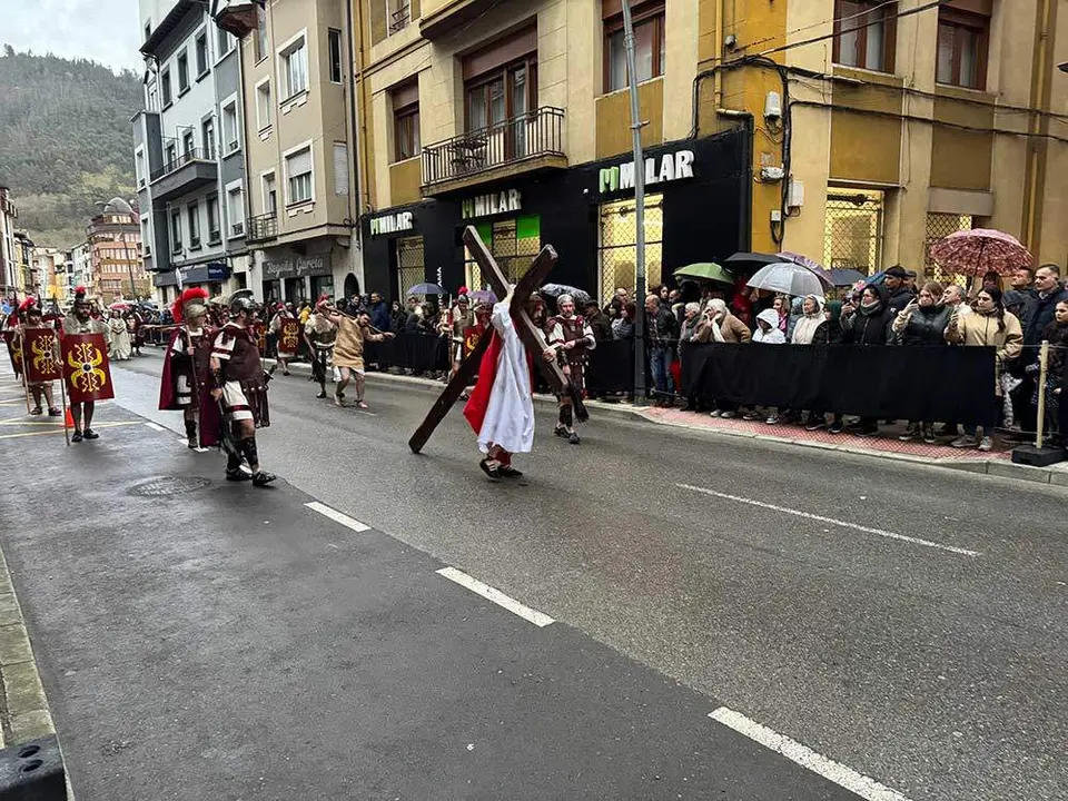 via-crucis-viviente-infiesto-2024-38