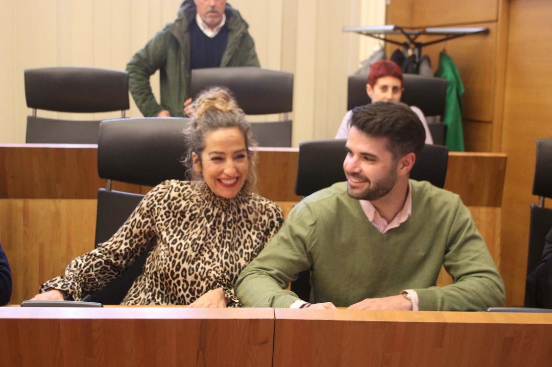 Graciela Velasco y Borla Lapuerta en un pleno del ayuntamiento