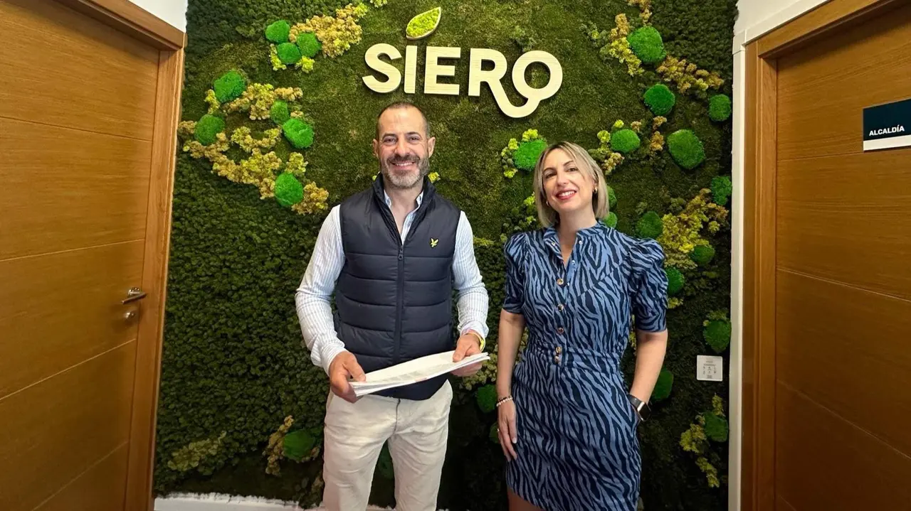 El alcalde, &Aacute;ngel Garc&iacute;a, con la concejala de Urbanismo, Susana Madera