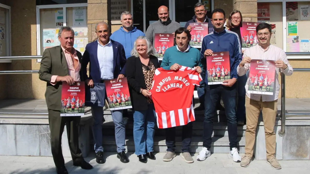 Los asistentes a la presentaci&oacute;n del Campus, con Joaqu&iacute;n Alonso, Eva Mar&iacute;a P&eacute;rez, Gerardo Sanz y Miguel L&oacute;pez-Cedr&oacute;n en las posiciones centrales de la primera fila