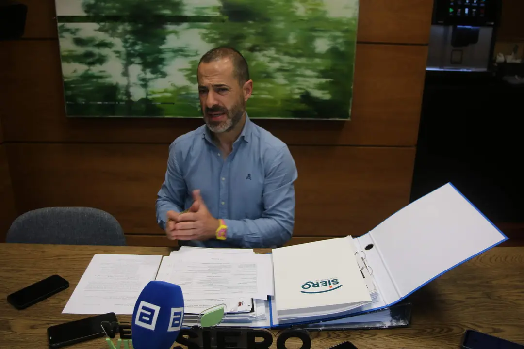 &Aacute;ngel Garc&iacute;a, en un momento de su comparecencia ante los medios