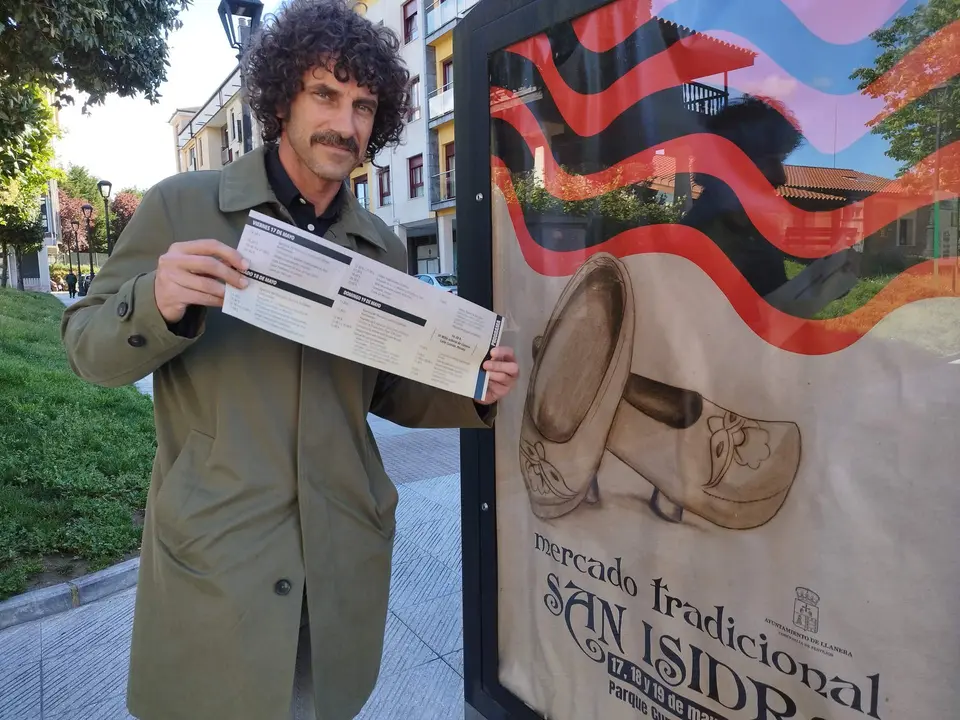 El concejal de cultura, Iv&aacute;n P&eacute;rez, en la presentaci&oacute;n del Mercado tradicional de San Isidro