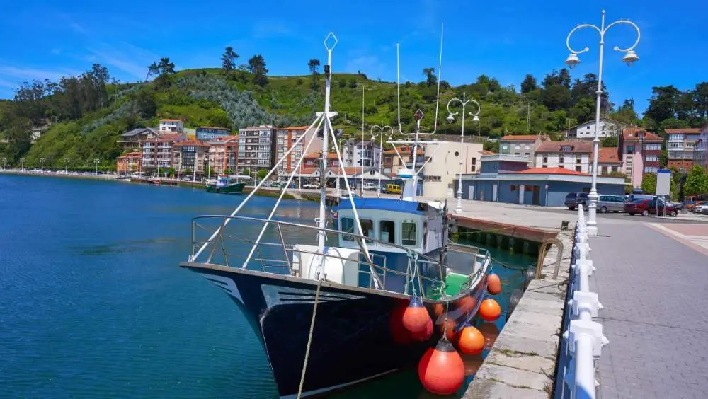 grua-puerto-ribadesella