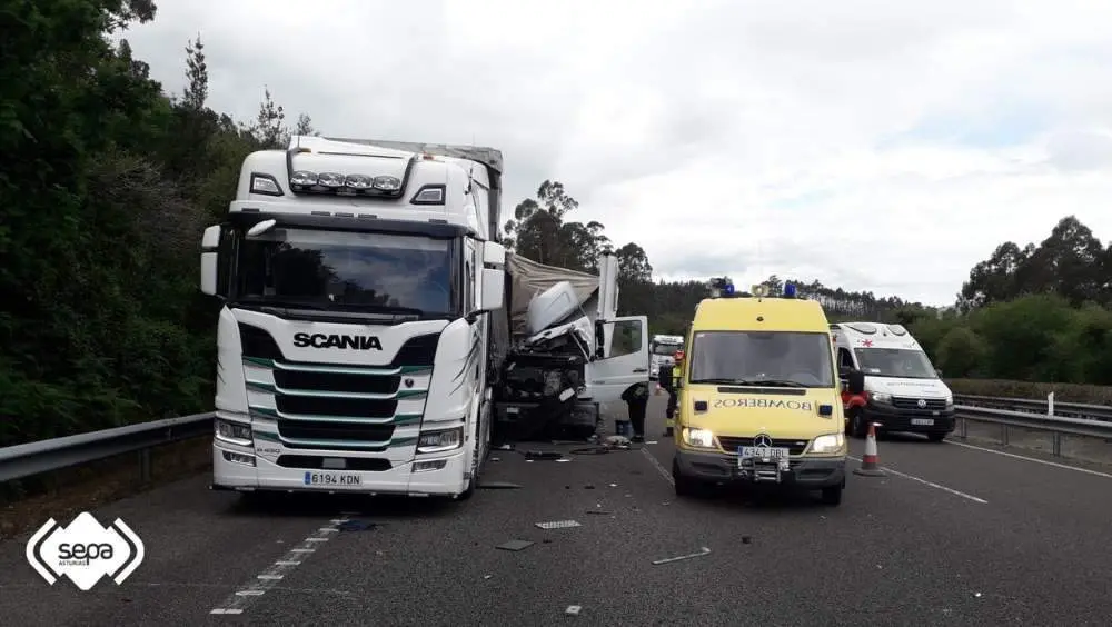 accidente-camiones-villaviciosa