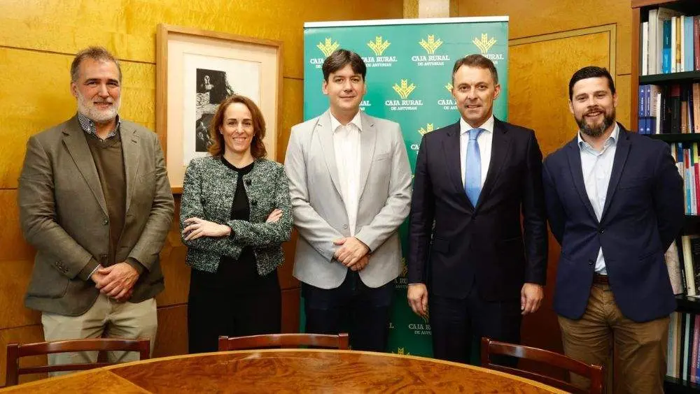 Miembros directivos de Asturex y Caja Rural de Asturias