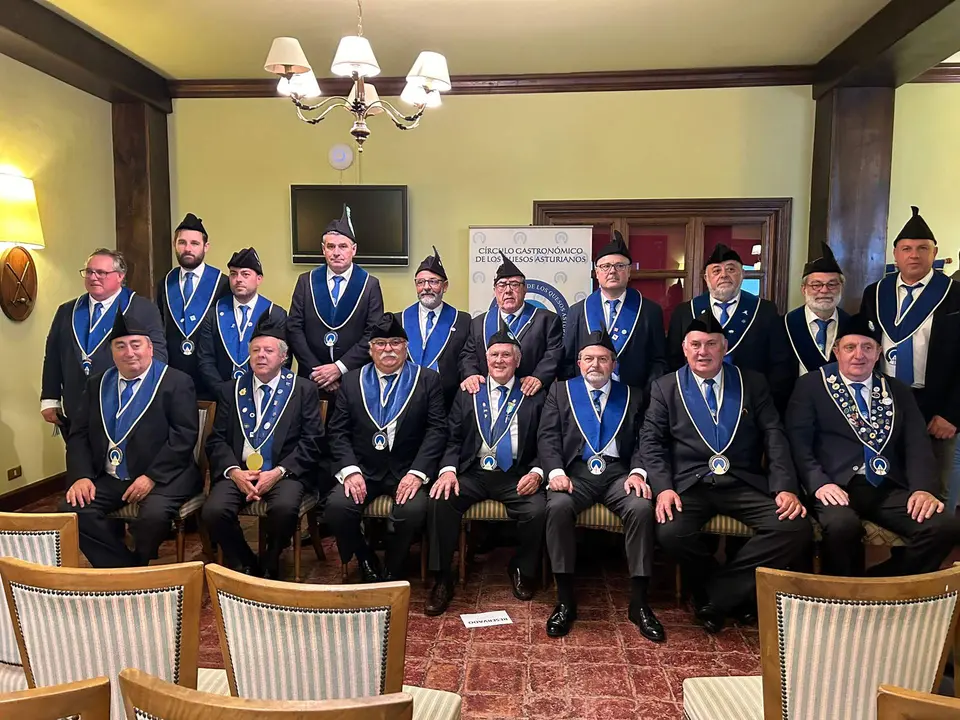 Algunos de los galardonados en la Gran Fiesta Gastron&oacute;mica del C&iacute;rculo Gastron&oacute;mico de los Quesos Asturianos