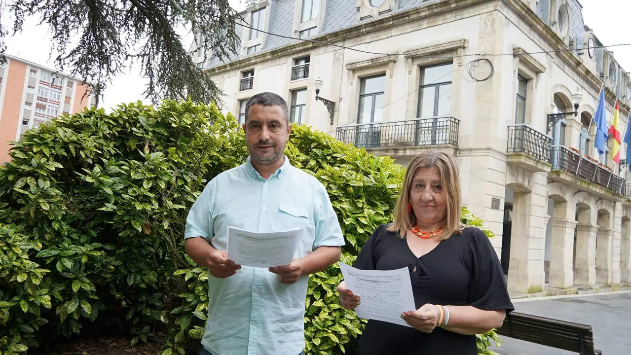 El primer teniente de alcalde, Javier Rodr&iacute;guez, y la concejala de V&iacute;as Urbanas, Sonia Lago.