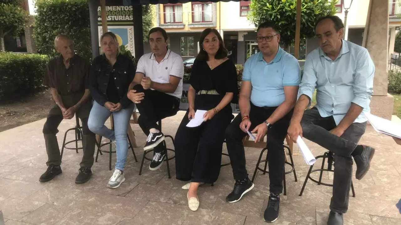 De izda a dcha, Santiago P&eacute;rez, Silvia Men&eacute;ndez, Gerardo Sanz, Carmen Fern&aacute;ndez de Quir&oacute;s, Marcos Garc&iacute;a y Eliseo L&oacute;pez
