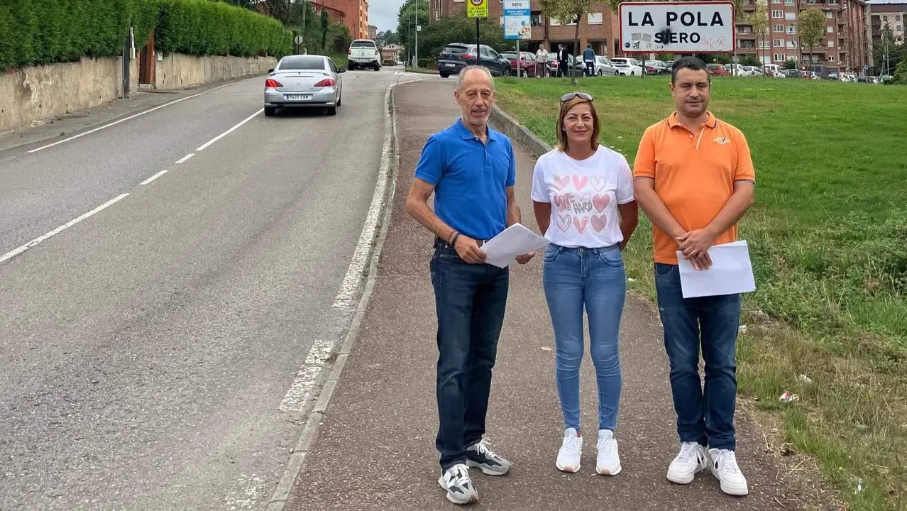 De Izda a dcha, Jes&uacute;s Abad, la concejala de IU Teresa &Aacute;lvarez y Javier Rodr&iacute;guez.