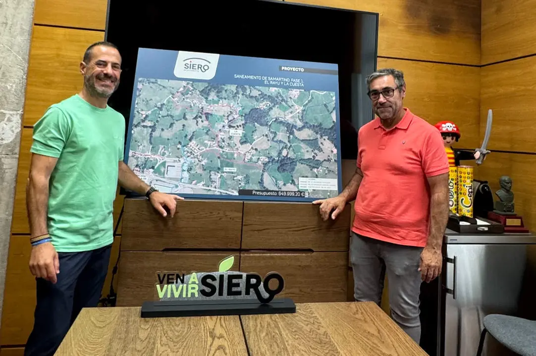 &Aacute;ngel Garc&iacute;a y Pergentino Mart&iacute;nez durante la presentaci&oacute;n