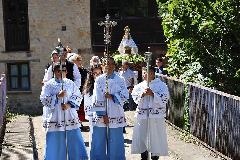 virgen-cueva-infiesto-2024-09