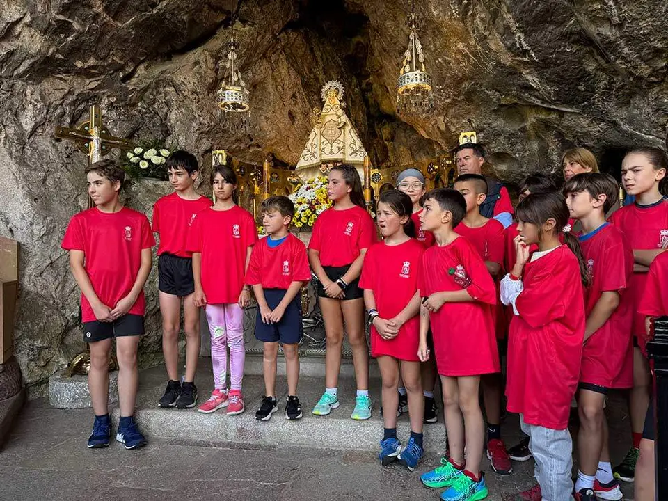 llanera-ofrenda-covadonga-014