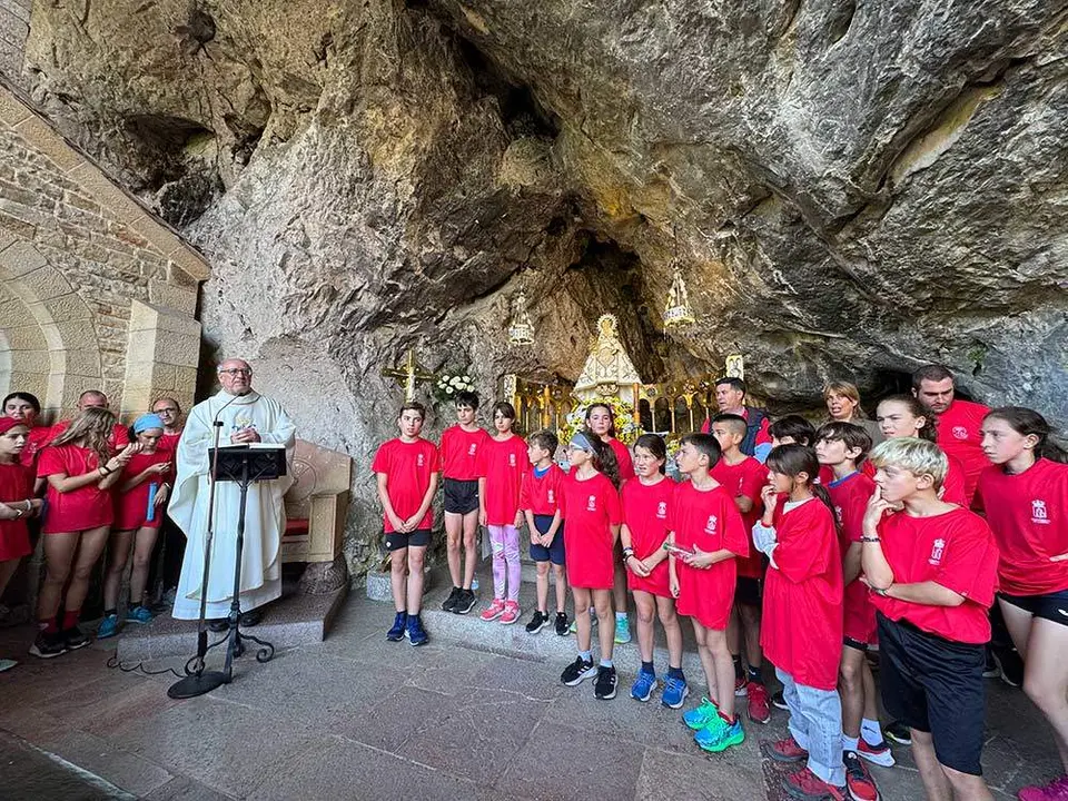 llanera-ofrenda-covadonga-015