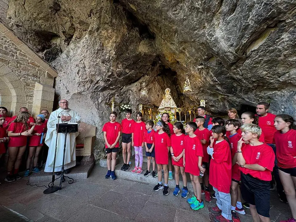 llanera-ofrenda-covadonga-016