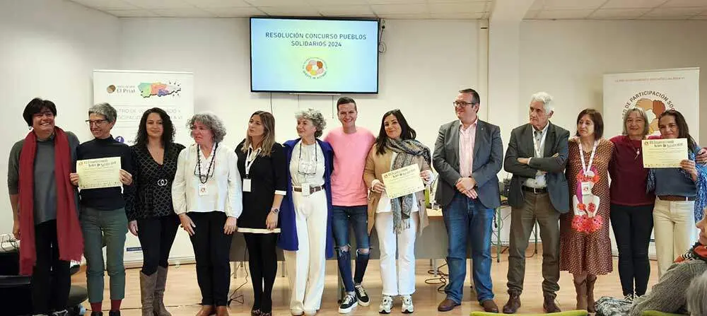 ganadores-y-equipo-redes-solidarias