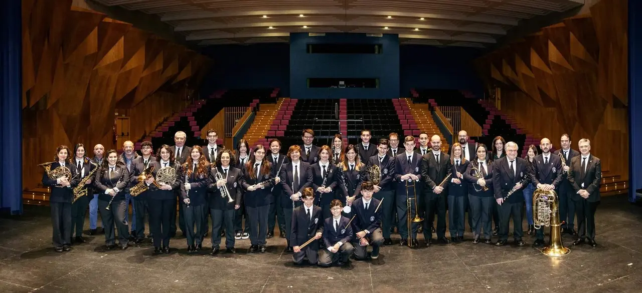 La Banda y el Band&iacute;n de la Asociaci&oacute;n Sierense de Amigos de la M&uacute;sica (ASAM) (Foto de la web del ayuntamiento)