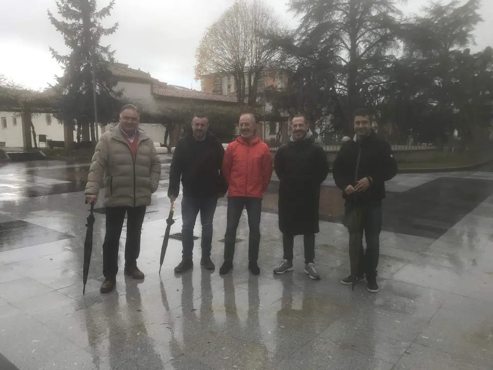 De izda a dcha, Alejandro Villa,  Daniel Navarro, t&eacute;cnico municipal; Jes&uacute;s Abad; &Aacute;ngel Garc&iacute;a y Javier Rodr&iacute;guez,