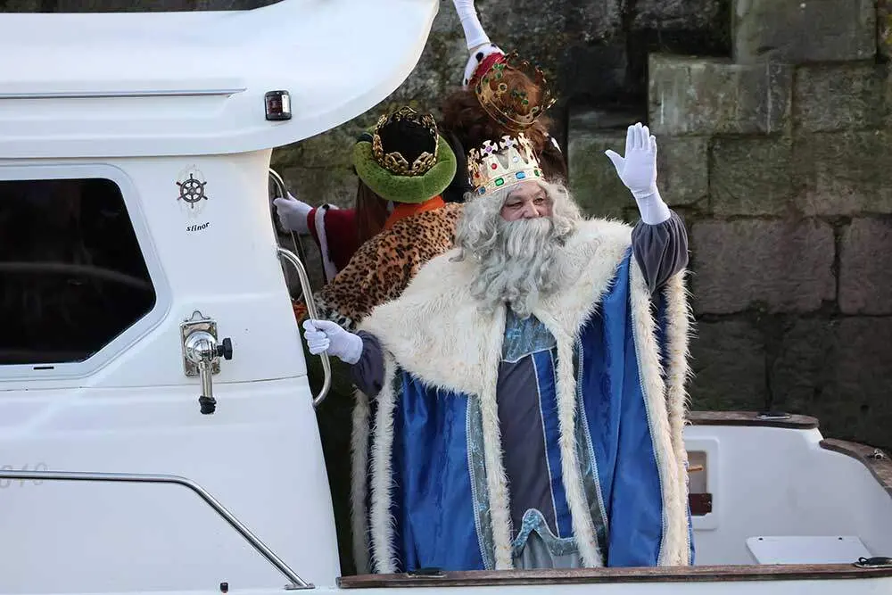 reyes-magos-desembarco-llanes-2025-017