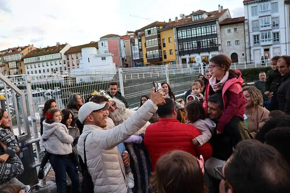 reyes-magos-desembarco-llanes-2025-01