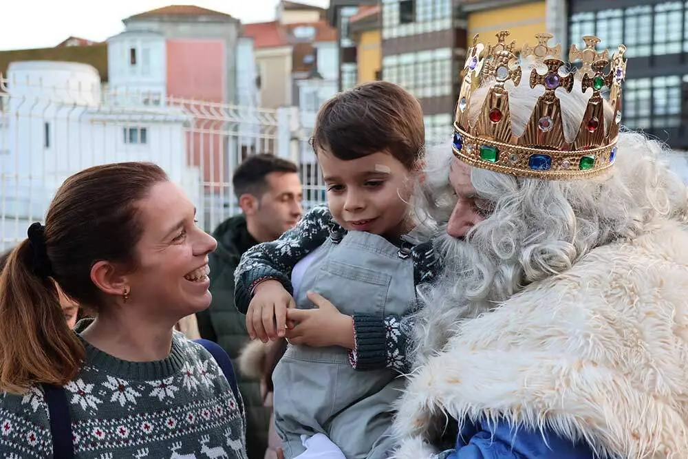 reyes-magos-desembarco-llanes-2025-03