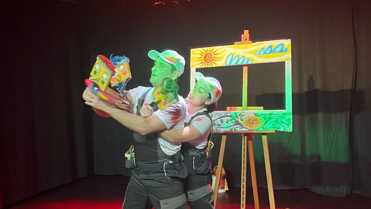 Maikel Vald&eacute;s y Teresa Denisse actuando en el Festival de T&iacute;teres y Objetos de Madrid