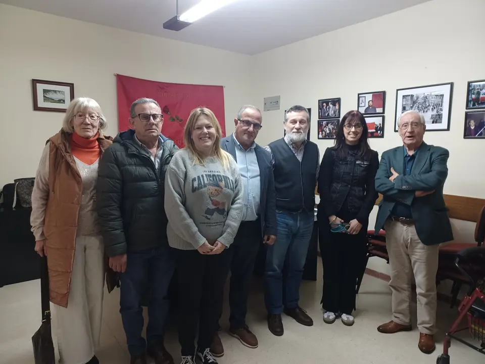 Miembros de la nueva ejecutiva del PSOE de Nore&ntilde;a, con Manuel Baraga&ntilde;o, tercero por la derecha