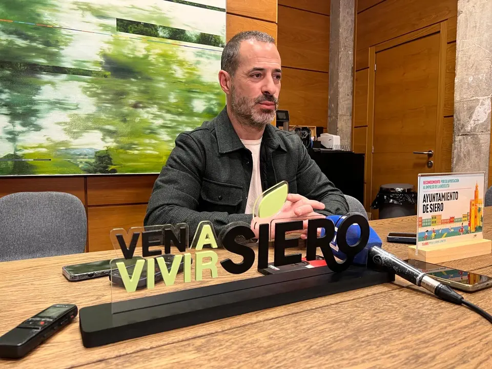 &Aacute;ngel Garc&iacute;a durante su comparecencia de prensa