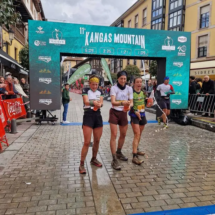 kangas-mujeres-podio-original