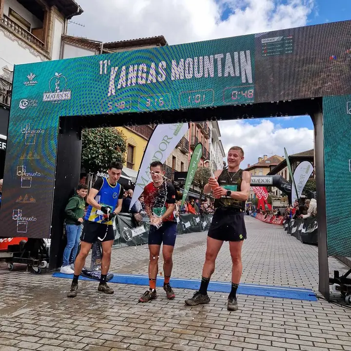 podio-hombres-speed-kangas-mountain