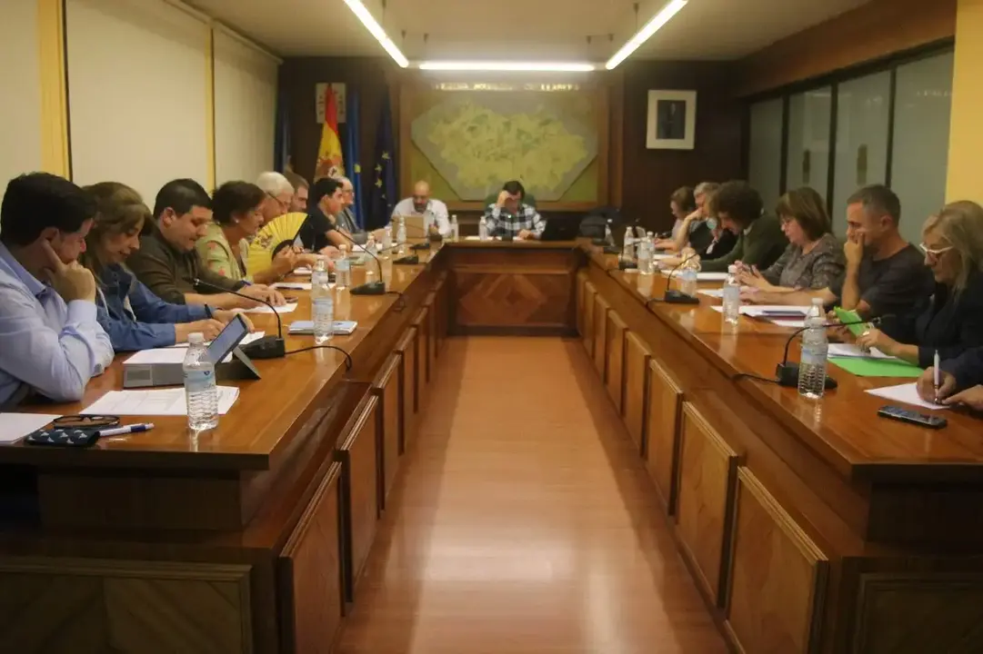 Una imagen de un pleno del Ayuntamiento de Llanera
