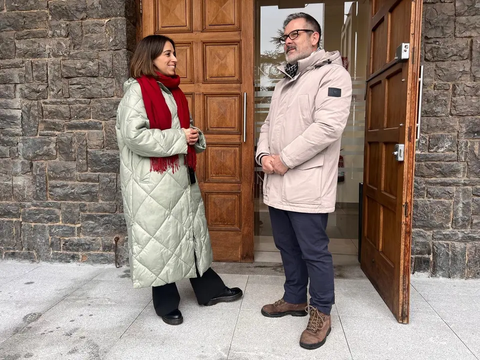 La concejala Silvia T&aacute;rano y Firmu Garc&iacute;a Cos&iacute;o, de Podemos Siero