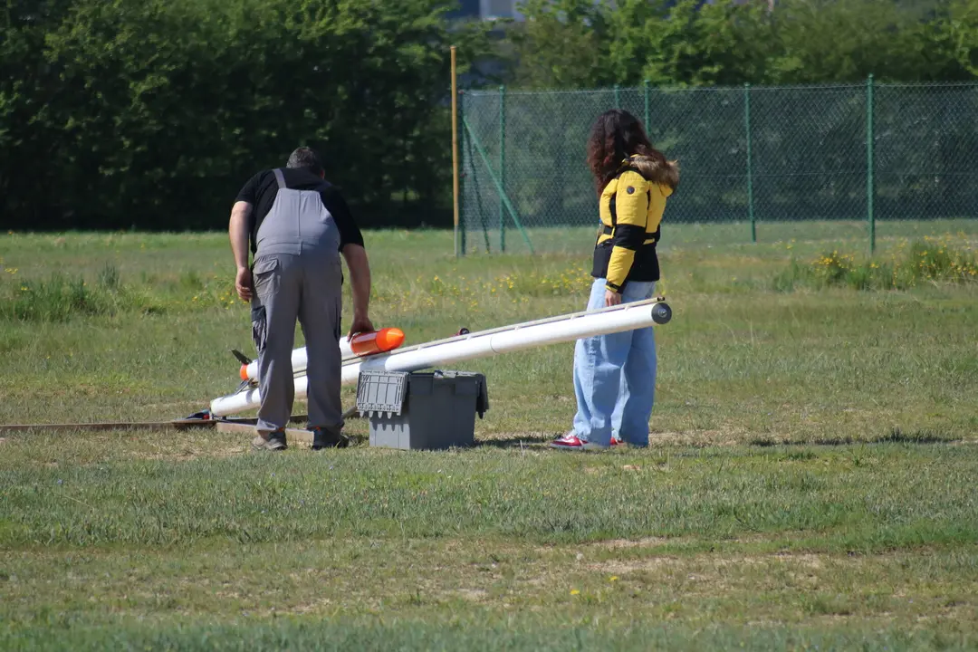 Un momento de la preparaci&oacute;n del cohete que transportaba los minisat&eacute;lites
