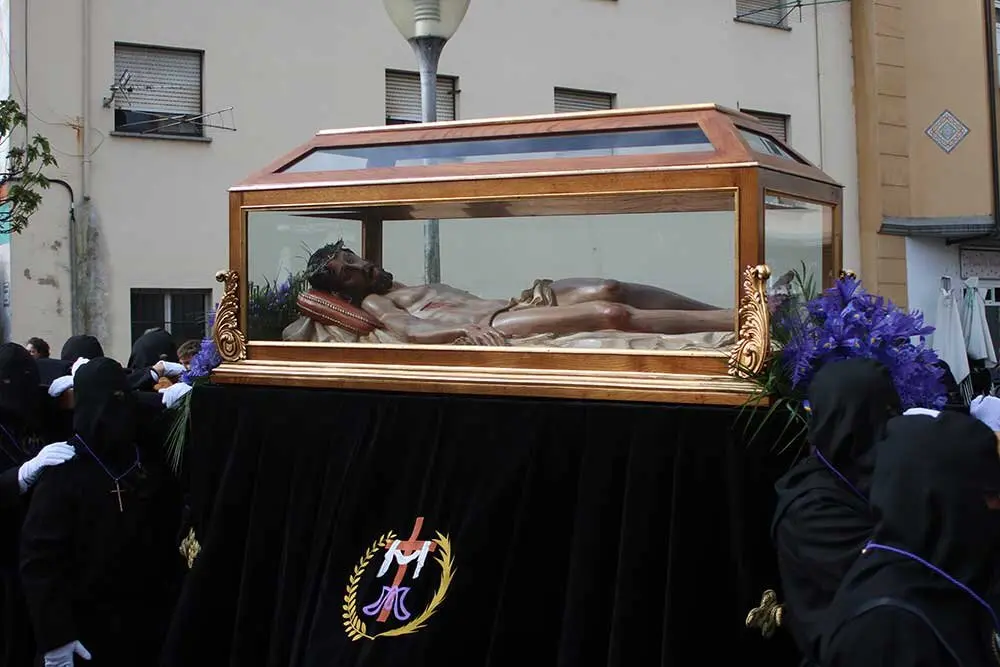 cristo-yacente-lugones-2025-06