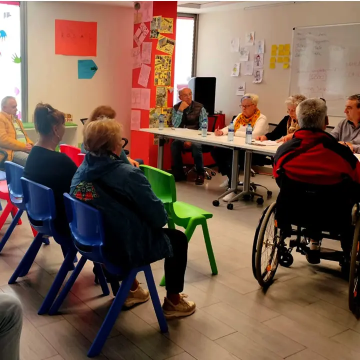 Un momento de la Asamblea general de Llanera sin barreras