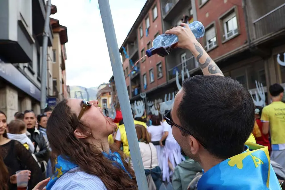 desfile-infiesto-descenso-pilona-02