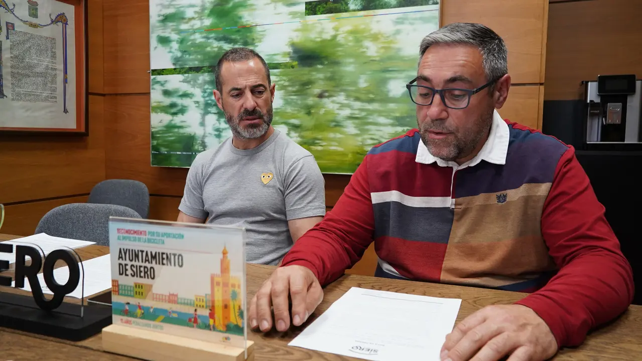 El alcalde, &Aacute;ngel Garc&iacute;a, junto al concejal Pergentino Mart&iacute;nez