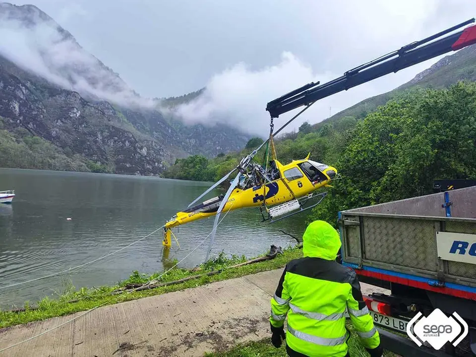 rescatado-helicoptero-pantano-tanes