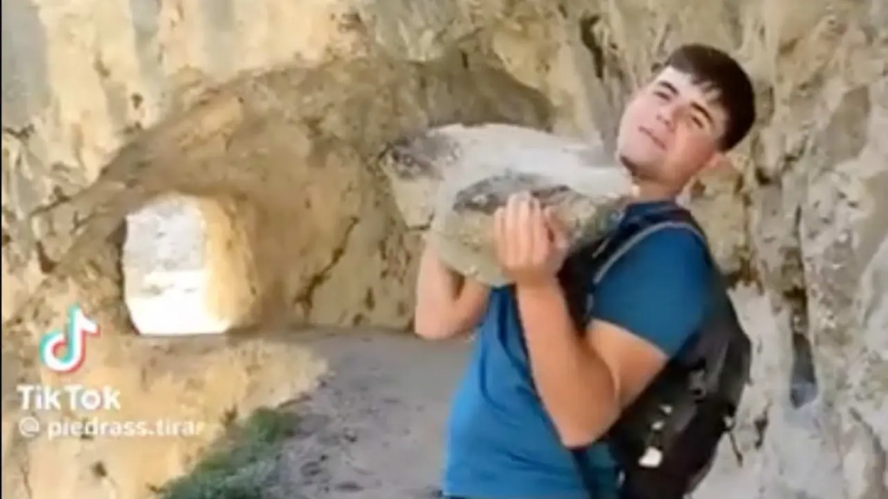 multa-tirar-piedra-ruta-cares