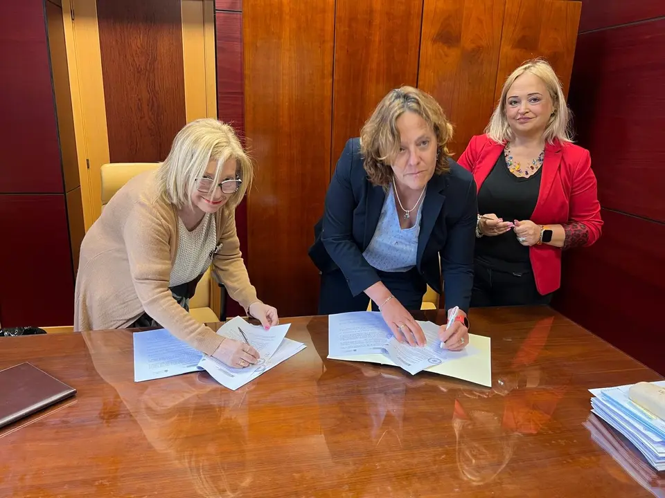 A la izda, Amparo Antu&ntilde;a