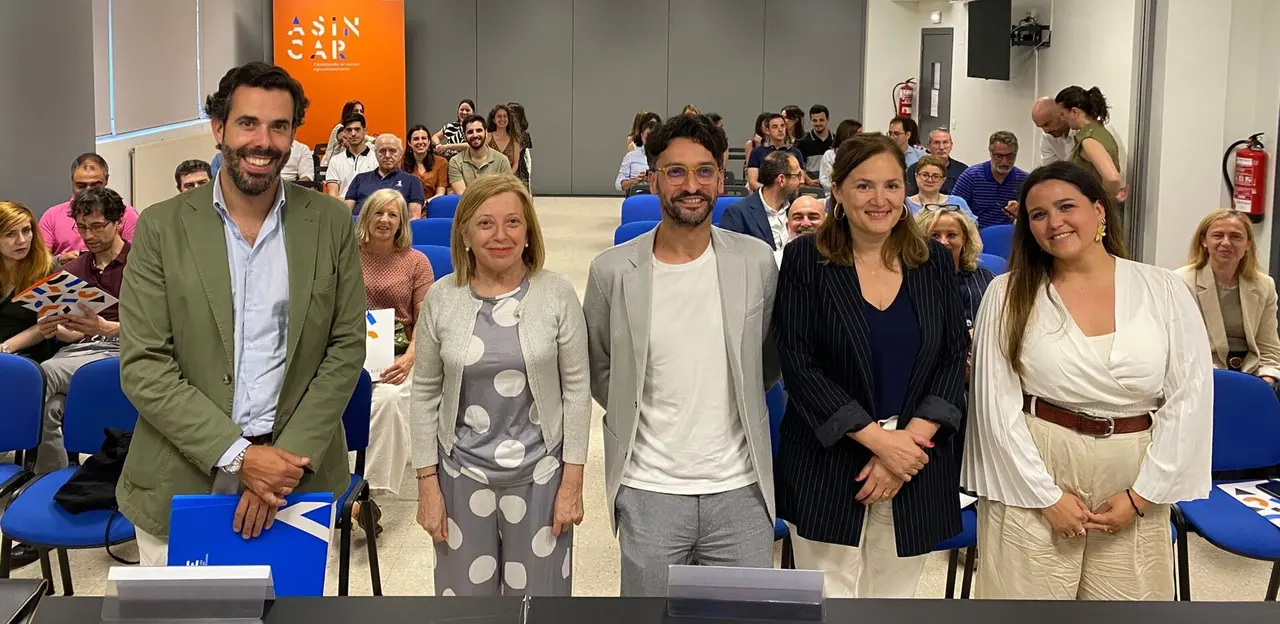 A la izda, Pablo Garc&iacute;a, Amparo Antu&ntilde;a, Eduardo P&eacute;rez, Bego&ntilde;a L&oacute;pez y Cristina Rojas.