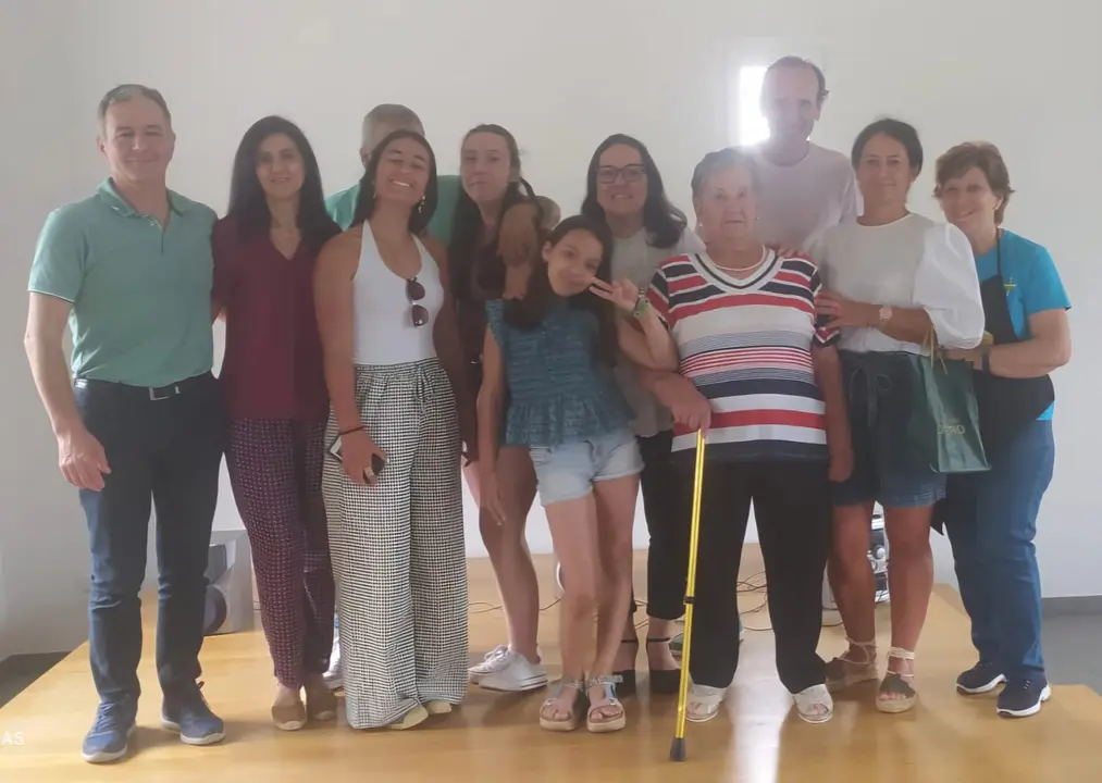 Enedina Roza, junto a su familia, en el homenaje recibido ayer