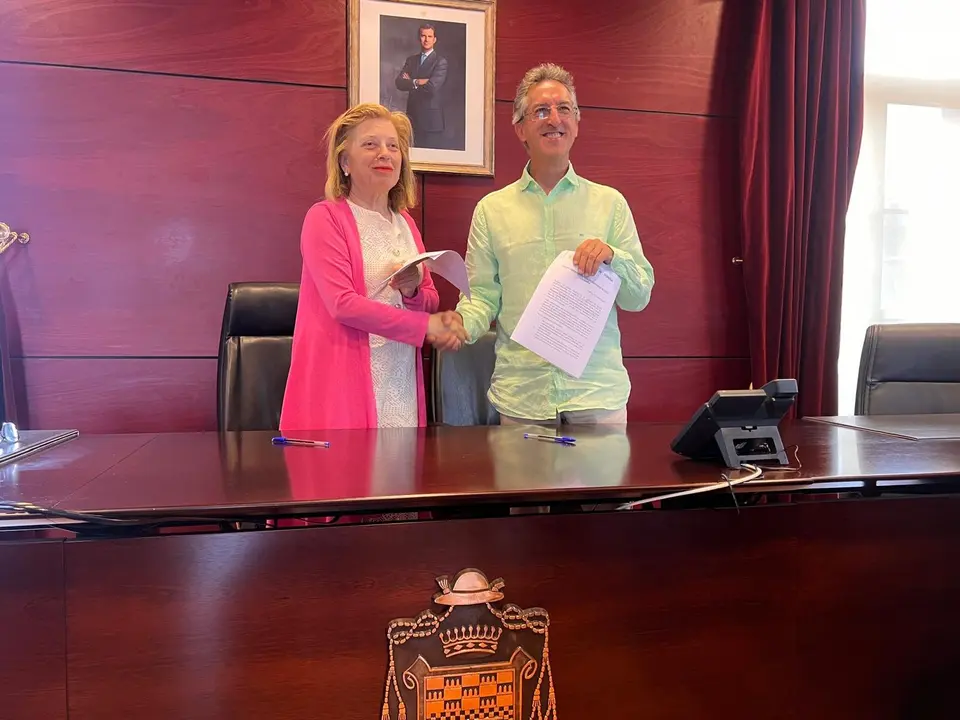 Amparo Antu&ntilde;a y Ascanio Gonz&aacute;lez desbloquean los presupuestos de Nore&ntilde;a