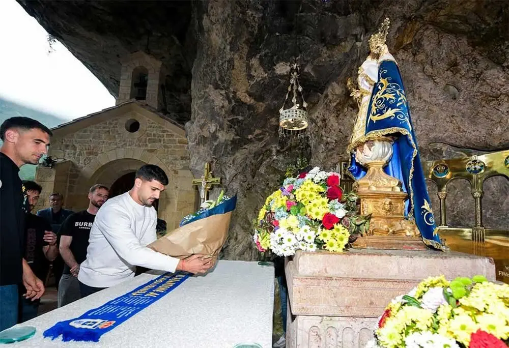 oviedo-ofrenda-covadonga-ascenso-05