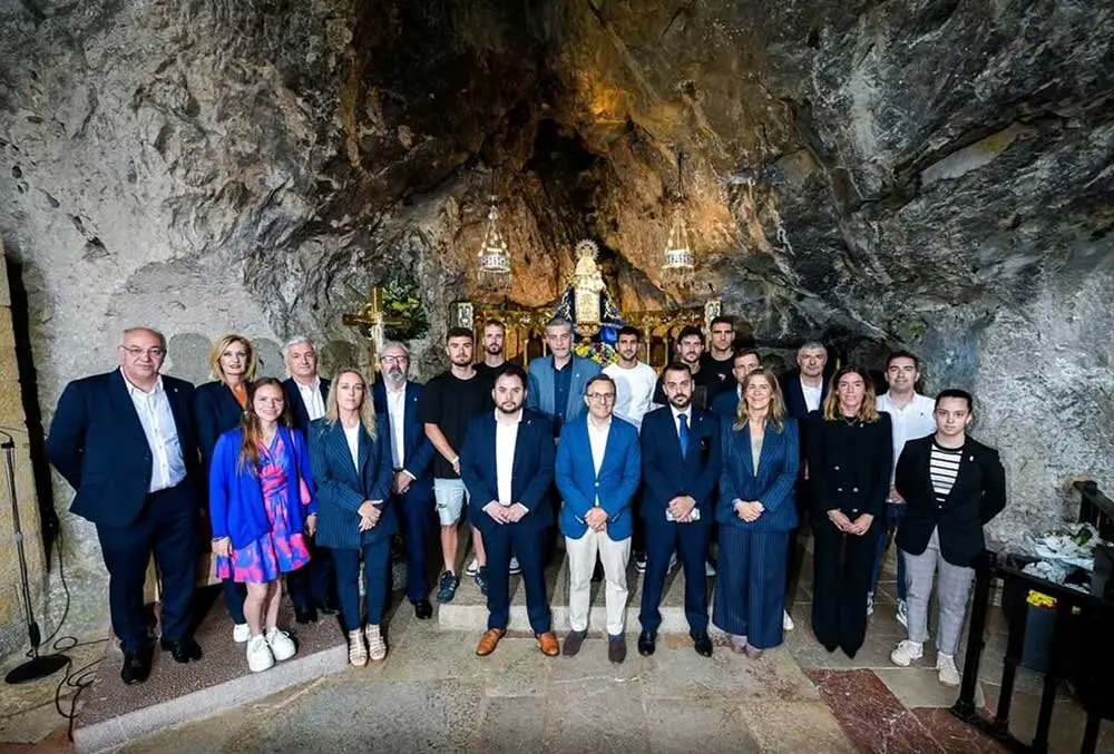 oviedo-ofrenda-covadonga-ascenso-07