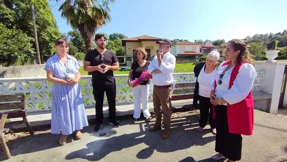 2025-06-27_Tres-Stolpersteine-homenajean-desde-hoy-a-llaniscos-deportados-..._foto2