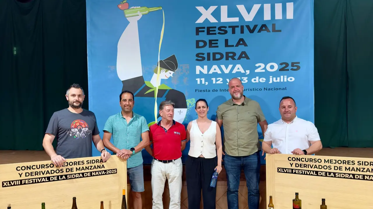 Los vencedores, en las distintas categor&iacute;as del concurso de Mejor Sidra y derivados del Festival de Nava